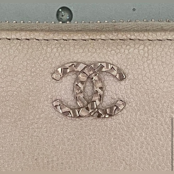 Chanel White / Light Gray Caviar Leather Zipper Wallet - Picture 7 of 9